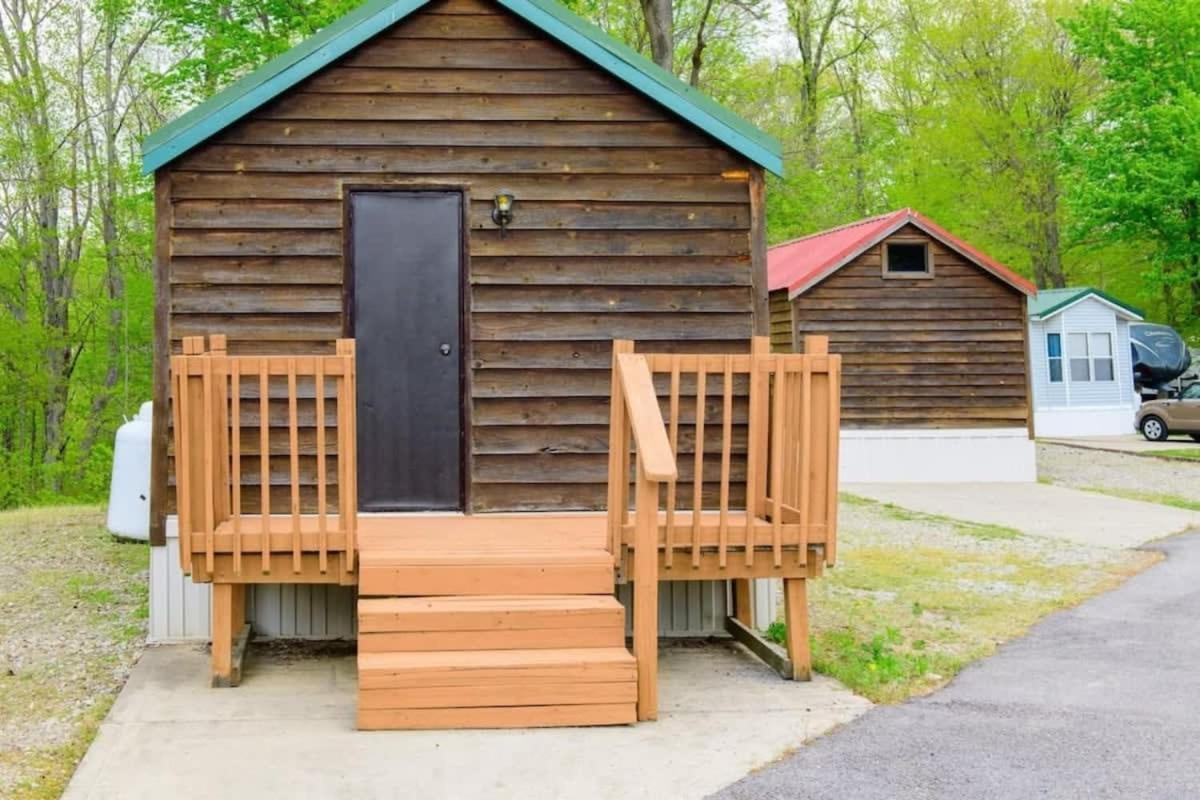 Charming Log Cabin In بلومنقتون المظهر الخارجي الصورة