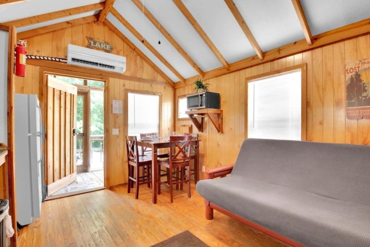 Charming Log Cabin In بلومنقتون المظهر الخارجي الصورة