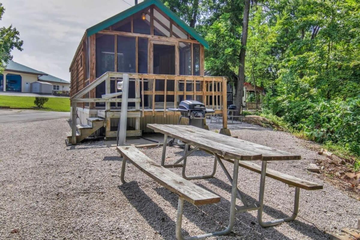 Charming Log Cabin In بلومنقتون المظهر الخارجي الصورة
