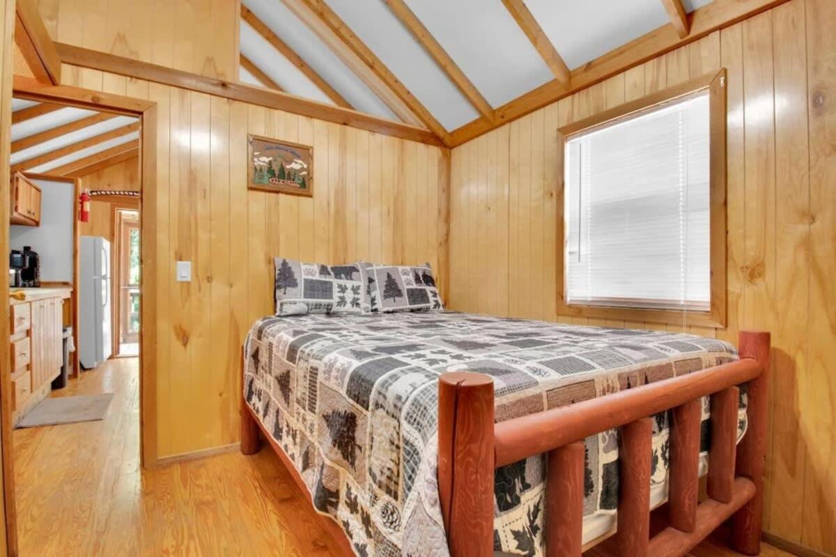 Charming Log Cabin In بلومنقتون المظهر الخارجي الصورة