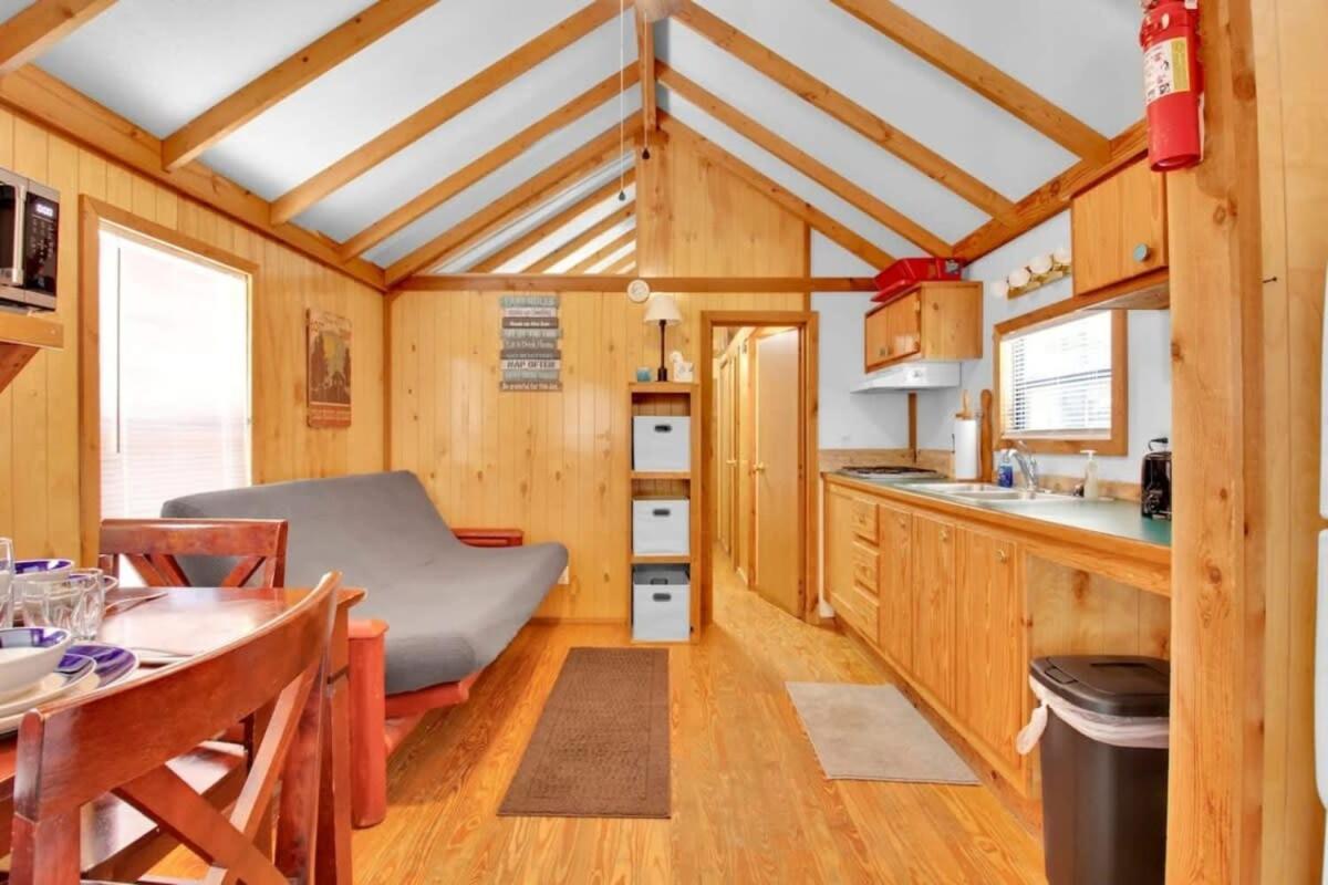 Charming Log Cabin In بلومنقتون المظهر الخارجي الصورة