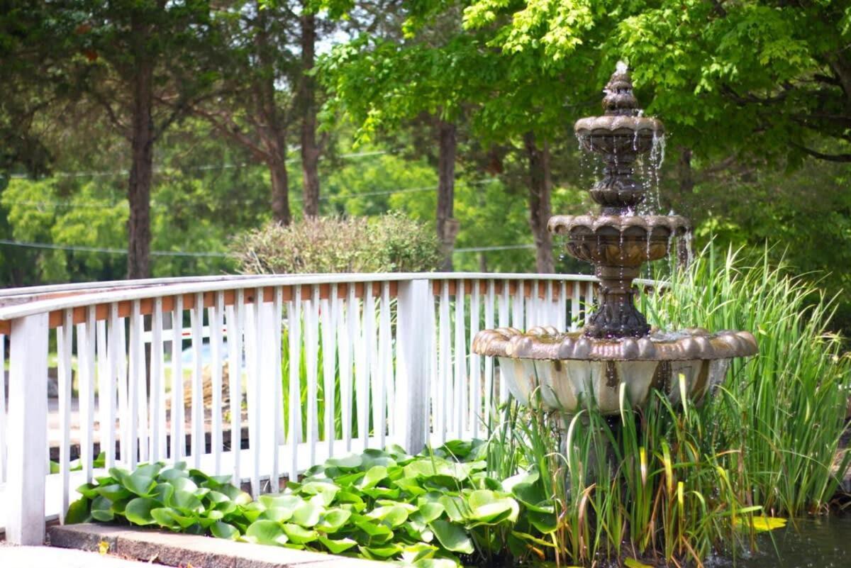 Charming Log Cabin In بلومنقتون المظهر الخارجي الصورة