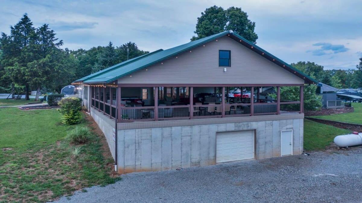 Charming Log Cabin In بلومنقتون المظهر الخارجي الصورة