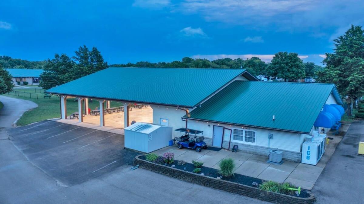 Charming Log Cabin In بلومنقتون المظهر الخارجي الصورة
